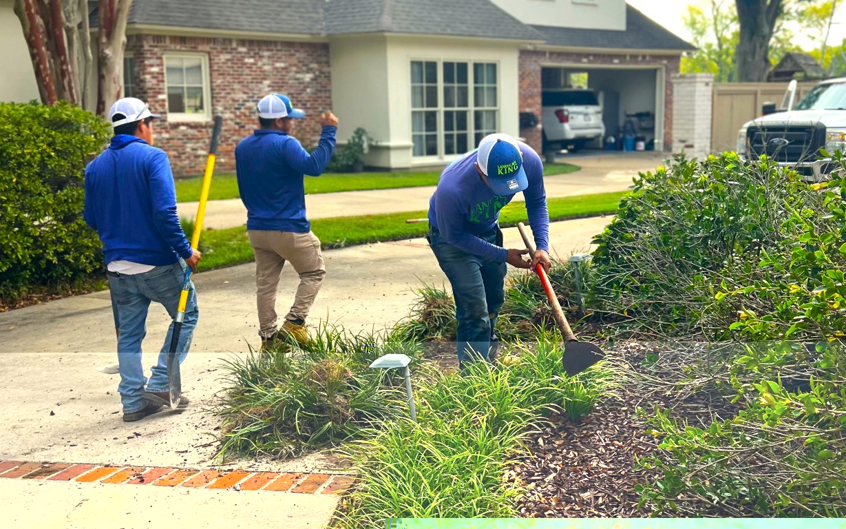 Landscape King crew working in a residential bed